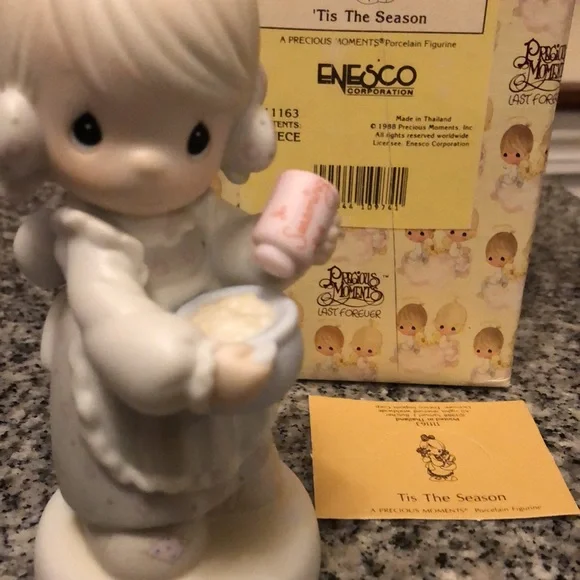 Precious Moments 1988 “TisbThe Season” porcelain figurine - Picture 7 of 7